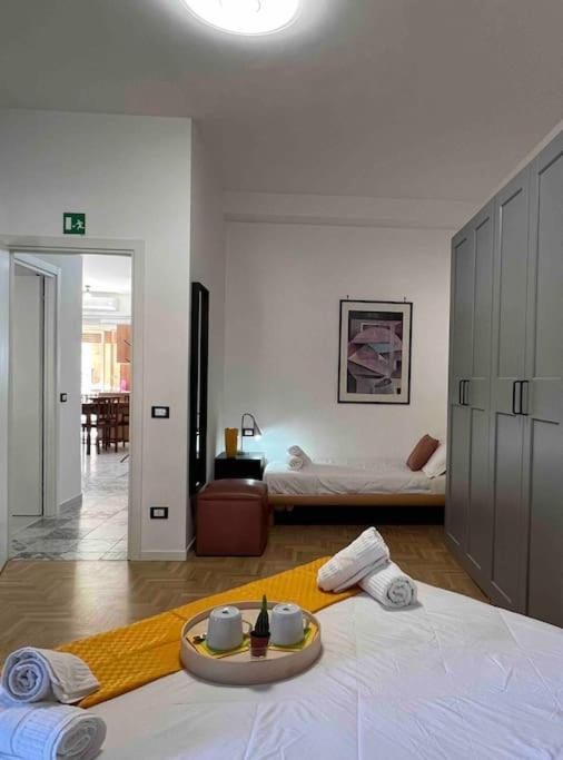 3 Fermate Dal Colosseo - Casa Vacanze Elena - 50 M Da Metro Garbatella Roma Exterior foto