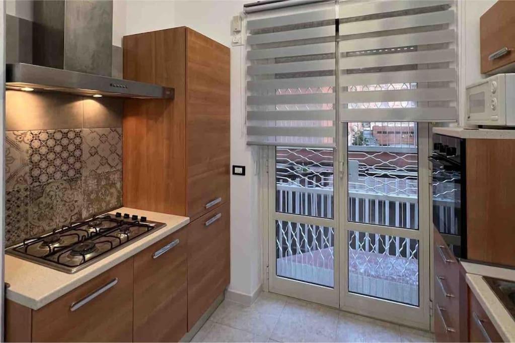 3 Fermate Dal Colosseo - Casa Vacanze Elena - 50 M Da Metro Garbatella Roma Exterior foto